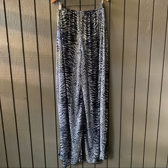 PrettyLittleThing Plus Size Black Animal Print Cover Up Pants - Picture 7 of 8